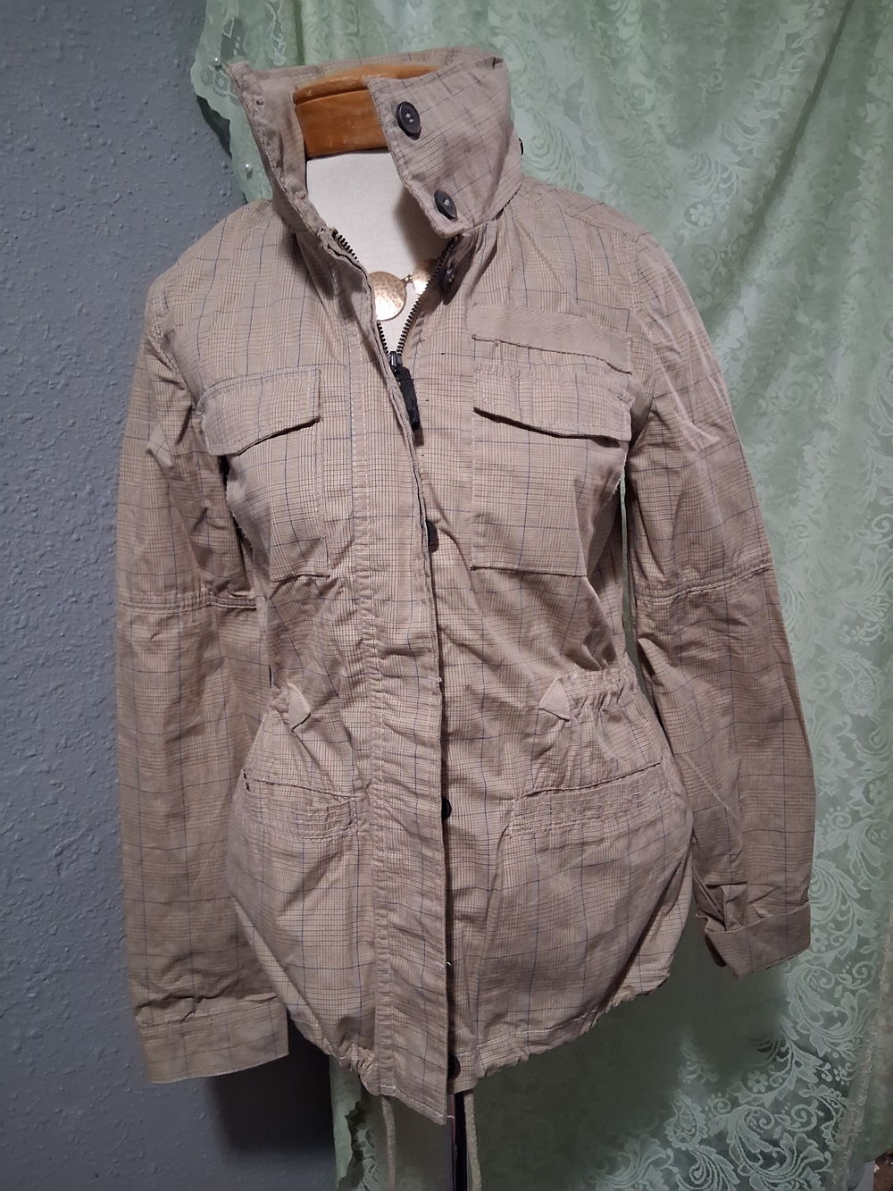 Pull&Bear Women’s Beige Utility Jacket with Subtle Plaid